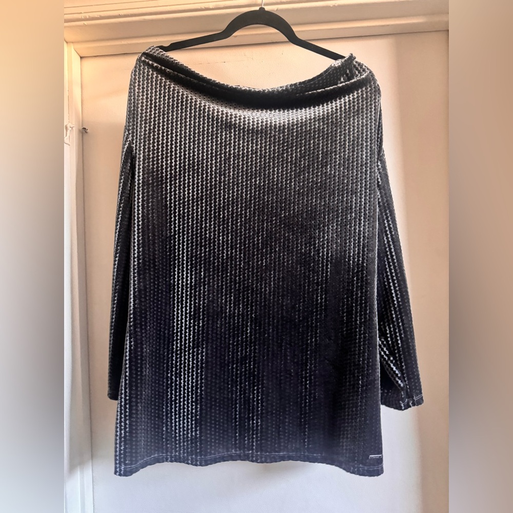 Tahari Black and White Women's Silver Velvet Top XL